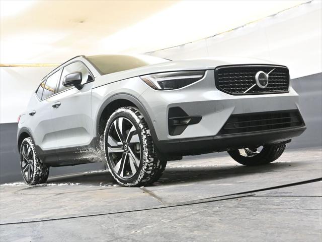2026 Volvo XC40 Ultra, B5 AWD Gas (mild hybrid), Dark