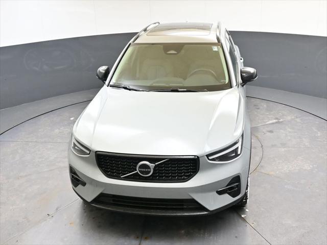 2026 Volvo XC40 Ultra, B5 AWD Gas (mild hybrid), Dark