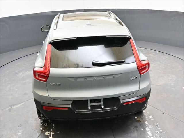 2026 Volvo XC40 Ultra, B5 AWD Gas (mild hybrid), Dark