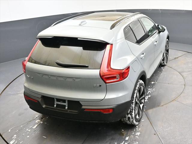 2026 Volvo XC40 Ultra, B5 AWD Gas (mild hybrid), Dark