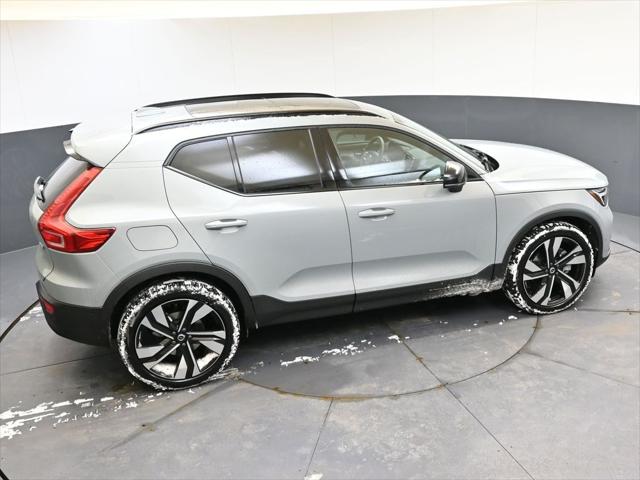 2026 Volvo XC40 Ultra, B5 AWD Gas (mild hybrid), Dark
