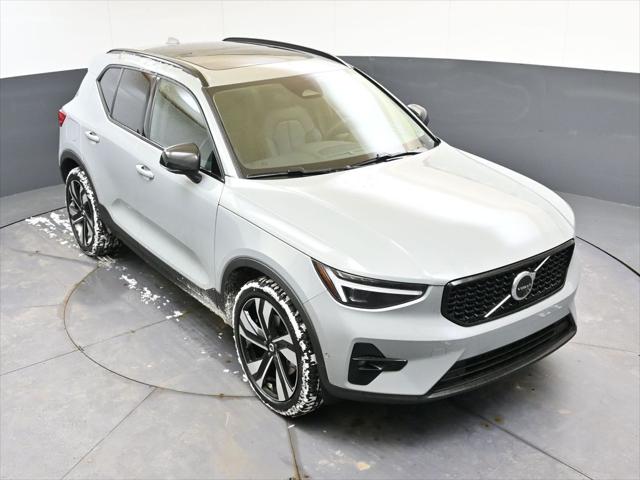 2026 Volvo XC40 Ultra, B5 AWD Gas (mild hybrid), Dark