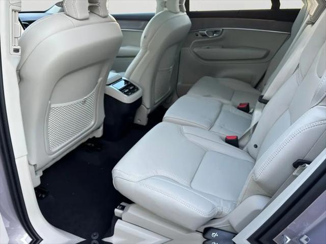 2026 Volvo XC90 Ultra Dark Theme, B6 AWD Gas (mild hybrid), Gasoline, 7 Seats