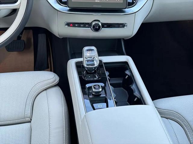 2026 Volvo XC90 Ultra Dark Theme, B6 AWD Gas (mild hybrid), Gasoline, 7 Seats