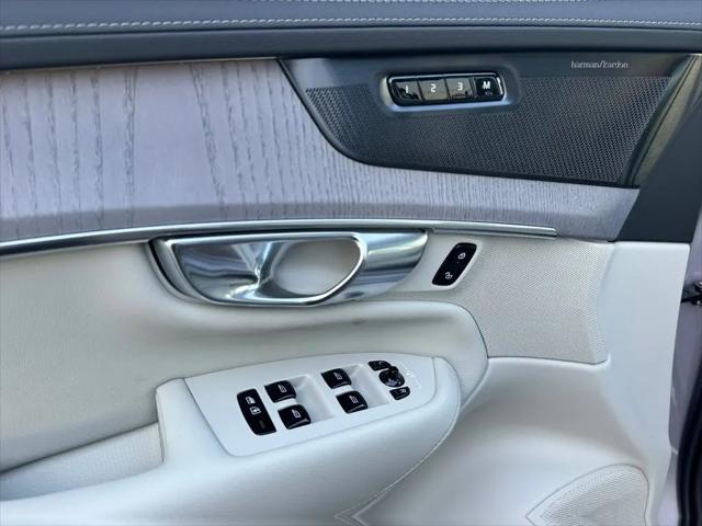 2026 Volvo XC90 Ultra Dark Theme, B6 AWD Gas (mild hybrid), Gasoline, 7 Seats