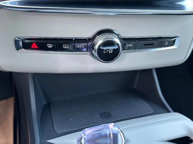 2026 Volvo XC90 Ultra Dark Theme, B6 AWD Gas (mild hybrid), Gasoline, 7 Seats
