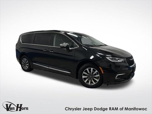 2023 Chrysler Pacifica Hybrid Limited for sale in Manitowoc, WI