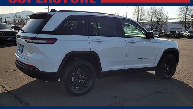2026 Jeep Grand Cherokee Laredo Altitude