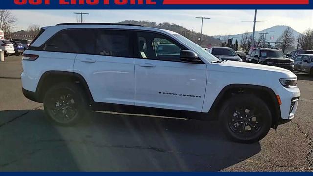 2026 Jeep Grand Cherokee Laredo Altitude