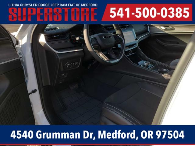 2026 Jeep Grand Cherokee Laredo Altitude
