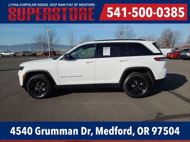 2026 Jeep Grand Cherokee Laredo Altitude