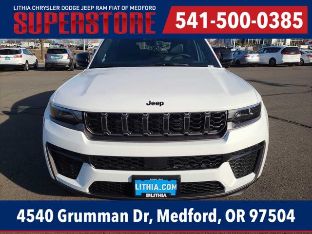 2026 Jeep Grand Cherokee Laredo Altitude