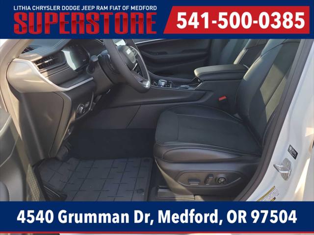 2026 Jeep Grand Cherokee Laredo Altitude