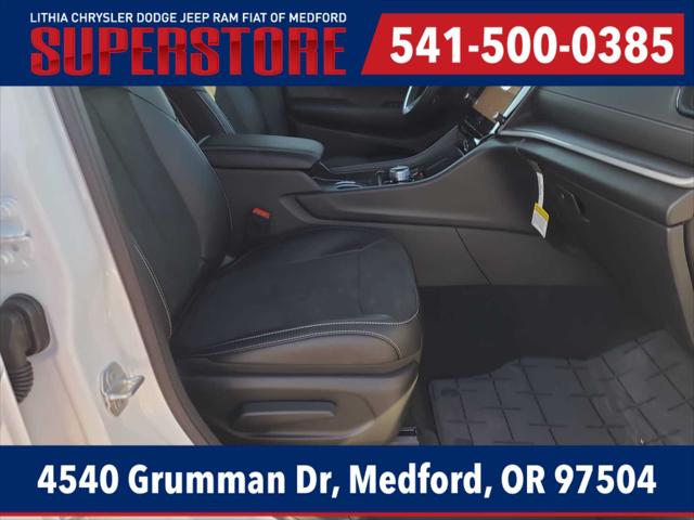 2026 Jeep Grand Cherokee Laredo Altitude