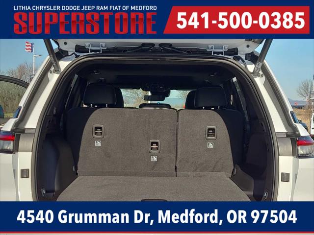 2026 Jeep Grand Cherokee Laredo Altitude