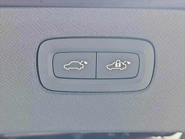 2026 Volvo XC90 Core, B5 AWD Gas (mild hybrid), Gasoline, Bright, 7 Seats