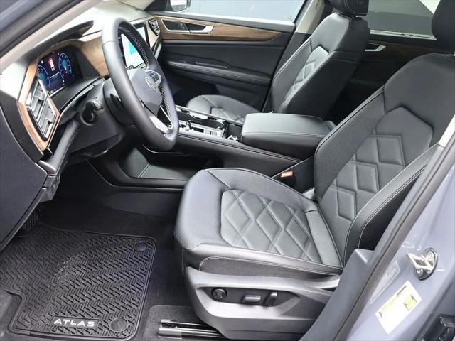 2026 Volkswagen Atlas SE with Technology