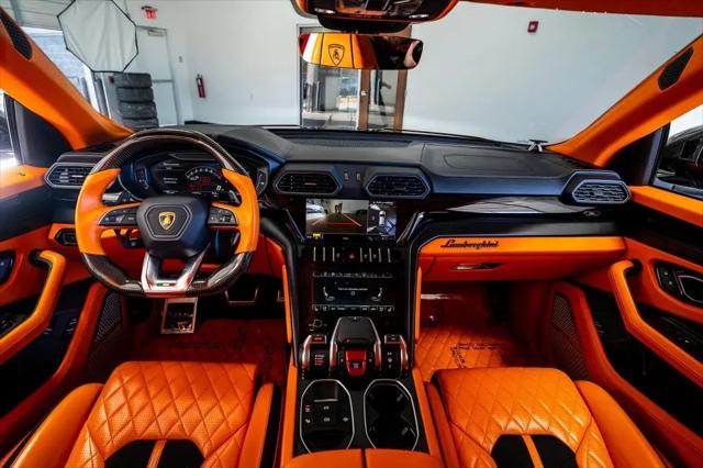 2022 Lamborghini Urus Pearl Capsule