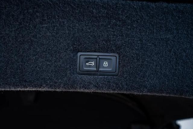 2022 Lamborghini Urus Pearl Capsule