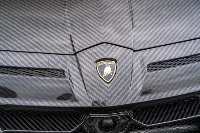 2022 Lamborghini Urus Pearl Capsule