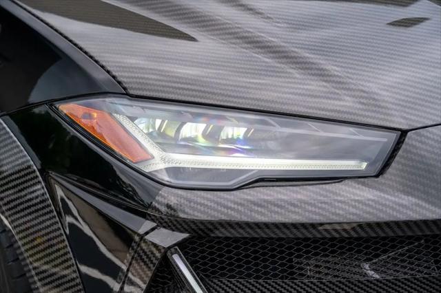 2022 Lamborghini Urus Pearl Capsule