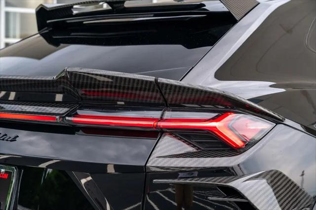 2022 Lamborghini Urus Pearl Capsule