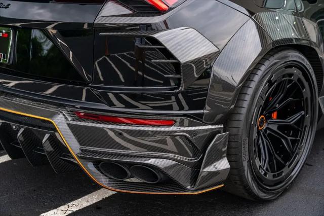 2022 Lamborghini Urus Pearl Capsule