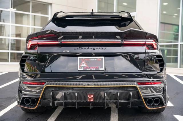 2022 Lamborghini Urus Pearl Capsule
