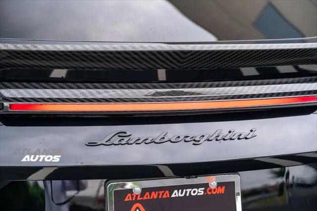 2022 Lamborghini Urus Pearl Capsule