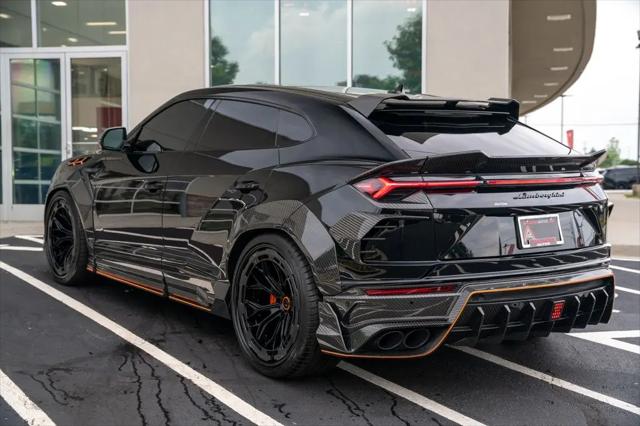 2022 Lamborghini Urus Pearl Capsule
