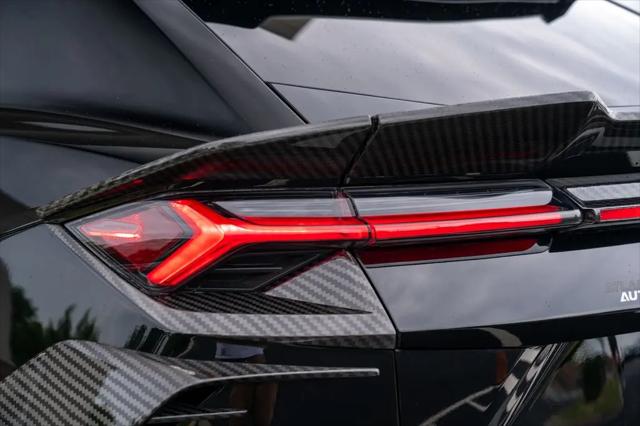 2022 Lamborghini Urus Pearl Capsule