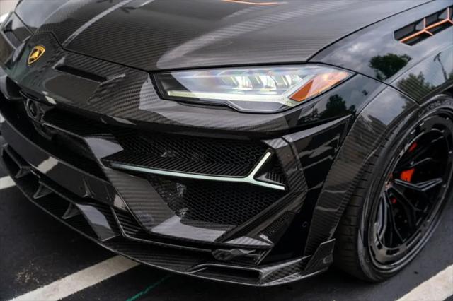 2022 Lamborghini Urus Pearl Capsule
