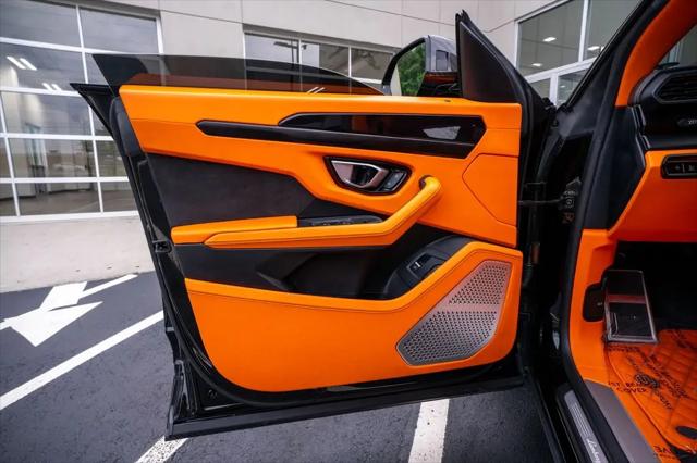 2022 Lamborghini Urus Pearl Capsule