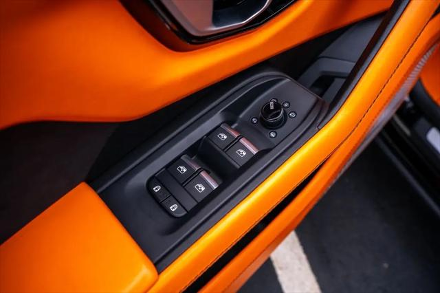 2022 Lamborghini Urus Pearl Capsule