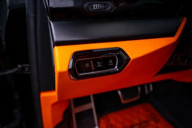 2022 Lamborghini Urus Pearl Capsule