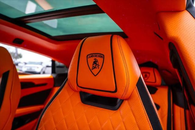 2022 Lamborghini Urus Pearl Capsule