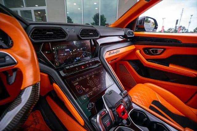 2022 Lamborghini Urus Pearl Capsule