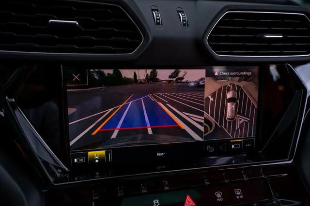 2022 Lamborghini Urus Pearl Capsule