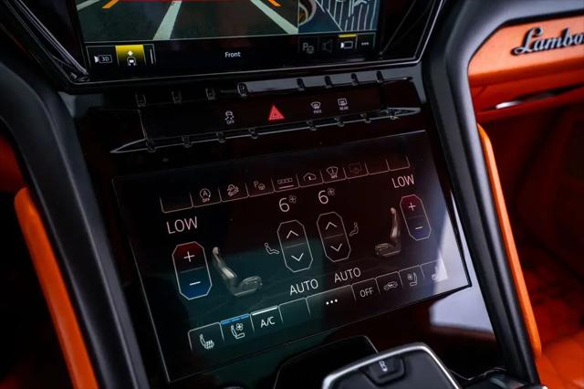 2022 Lamborghini Urus Pearl Capsule