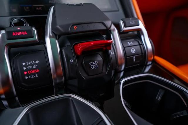 2022 Lamborghini Urus Pearl Capsule