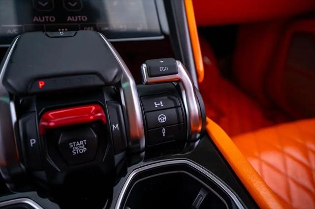 2022 Lamborghini Urus Pearl Capsule