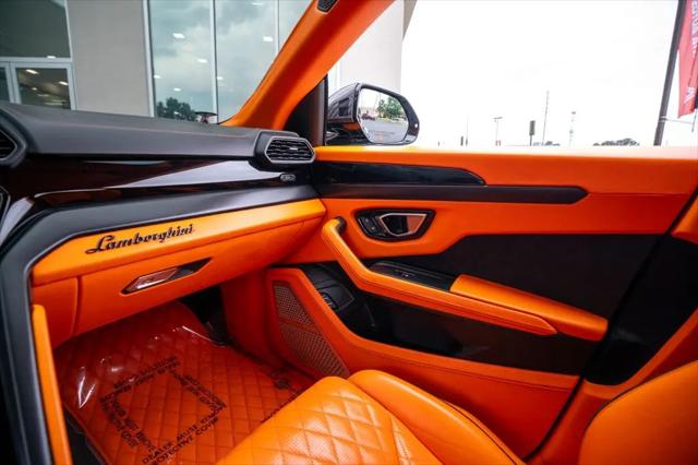 2022 Lamborghini Urus Pearl Capsule