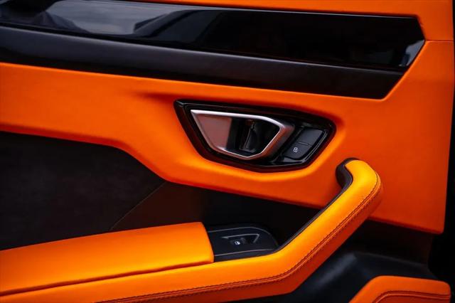 2022 Lamborghini Urus Pearl Capsule