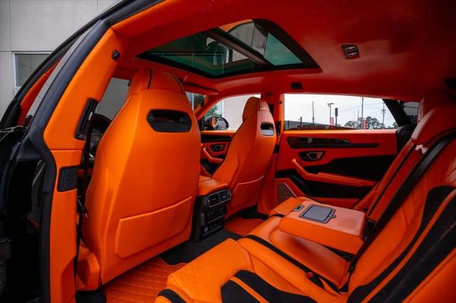 2022 Lamborghini Urus Pearl Capsule