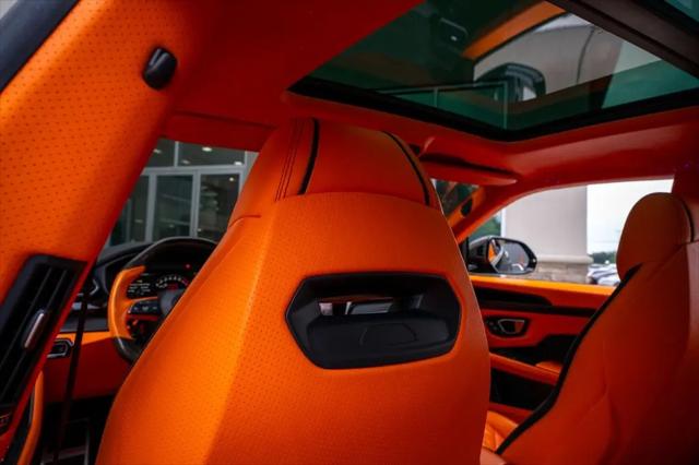 2022 Lamborghini Urus Pearl Capsule