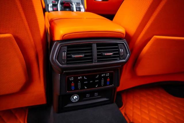 2022 Lamborghini Urus Pearl Capsule