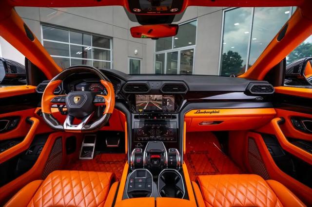 2022 Lamborghini Urus Pearl Capsule