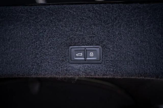 2022 Lamborghini Urus Pearl Capsule
