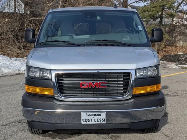 2025 GMC Savana Passenger RWD 3500 Extended Wheelbase LT
