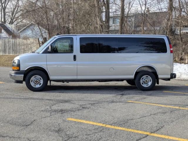 2025 GMC Savana Passenger RWD 3500 Extended Wheelbase LT